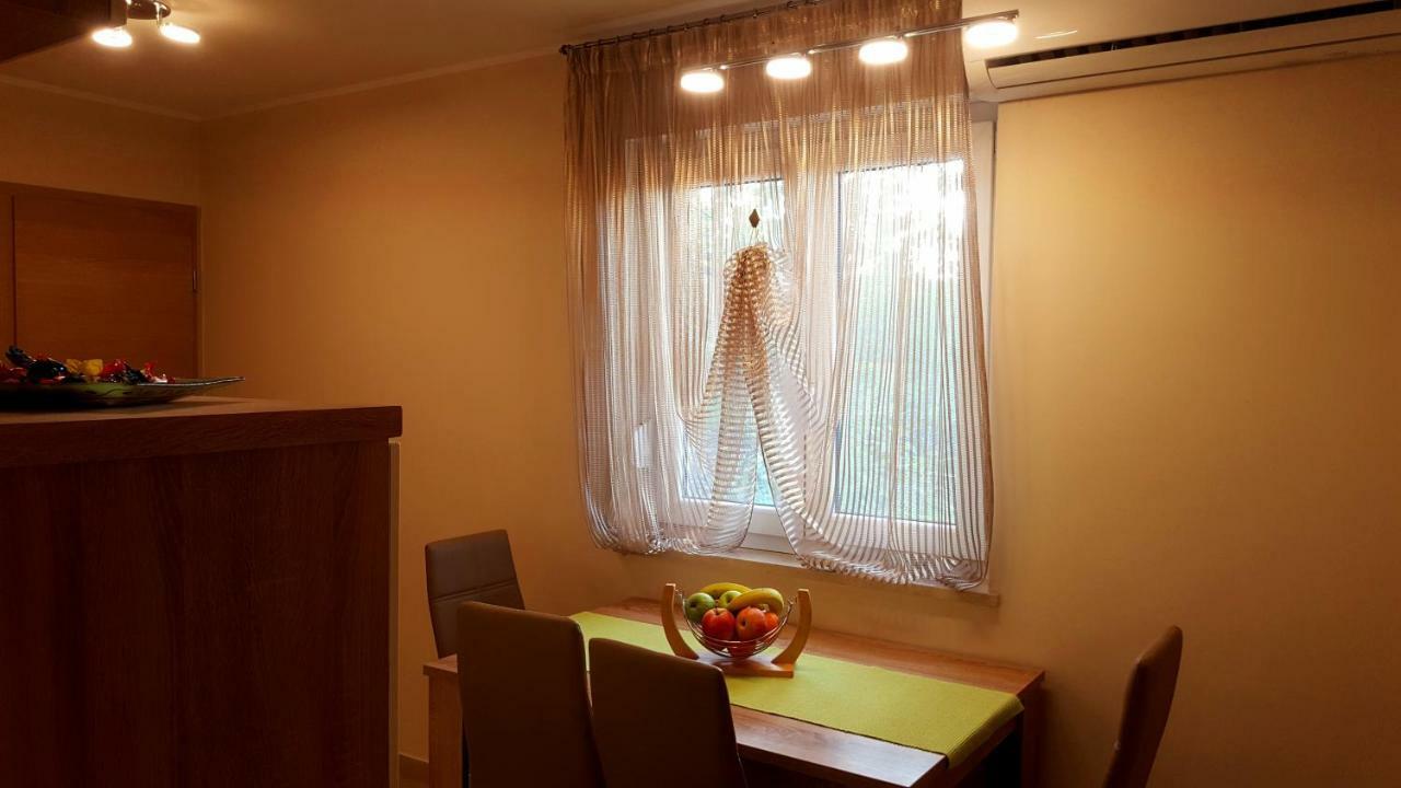 Apartment Tara Pula Exterior photo